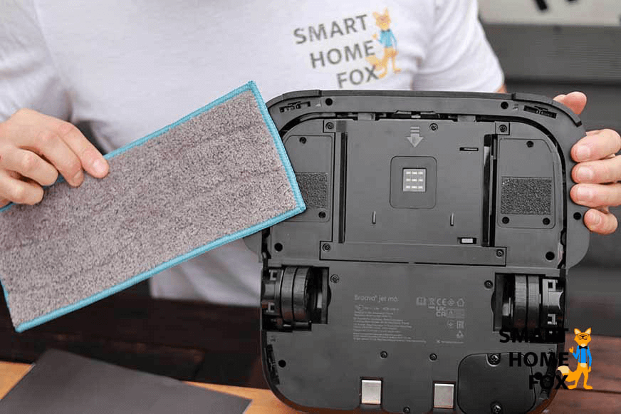 iRobot Braava jet m6 можно увидеть снизу